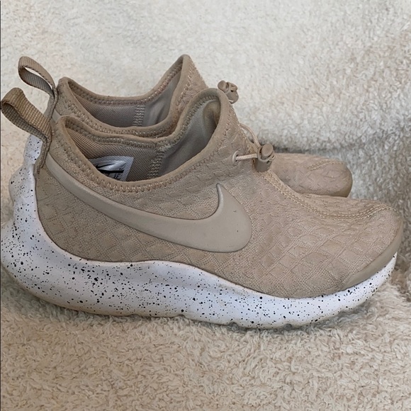 Nike Slip Ons - Picture 4 of 6